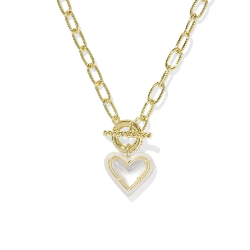 Kendra Scott : Ari Heart Gold Enamel Frame Link and Chain Necklace in Ivory Mother-of-pearl